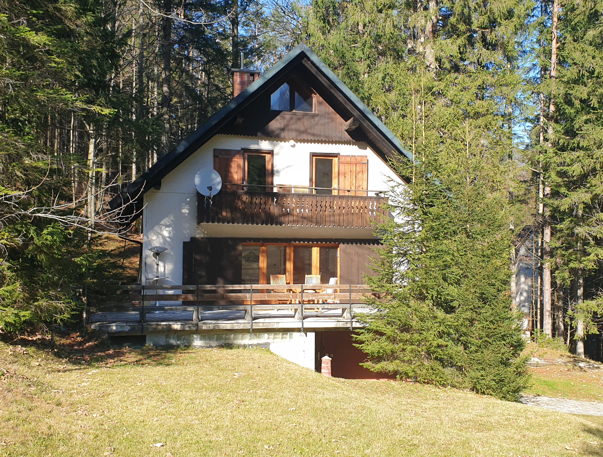 Notranjost apartmaja Vila Tanja s pogledom na Julijske Alpe
