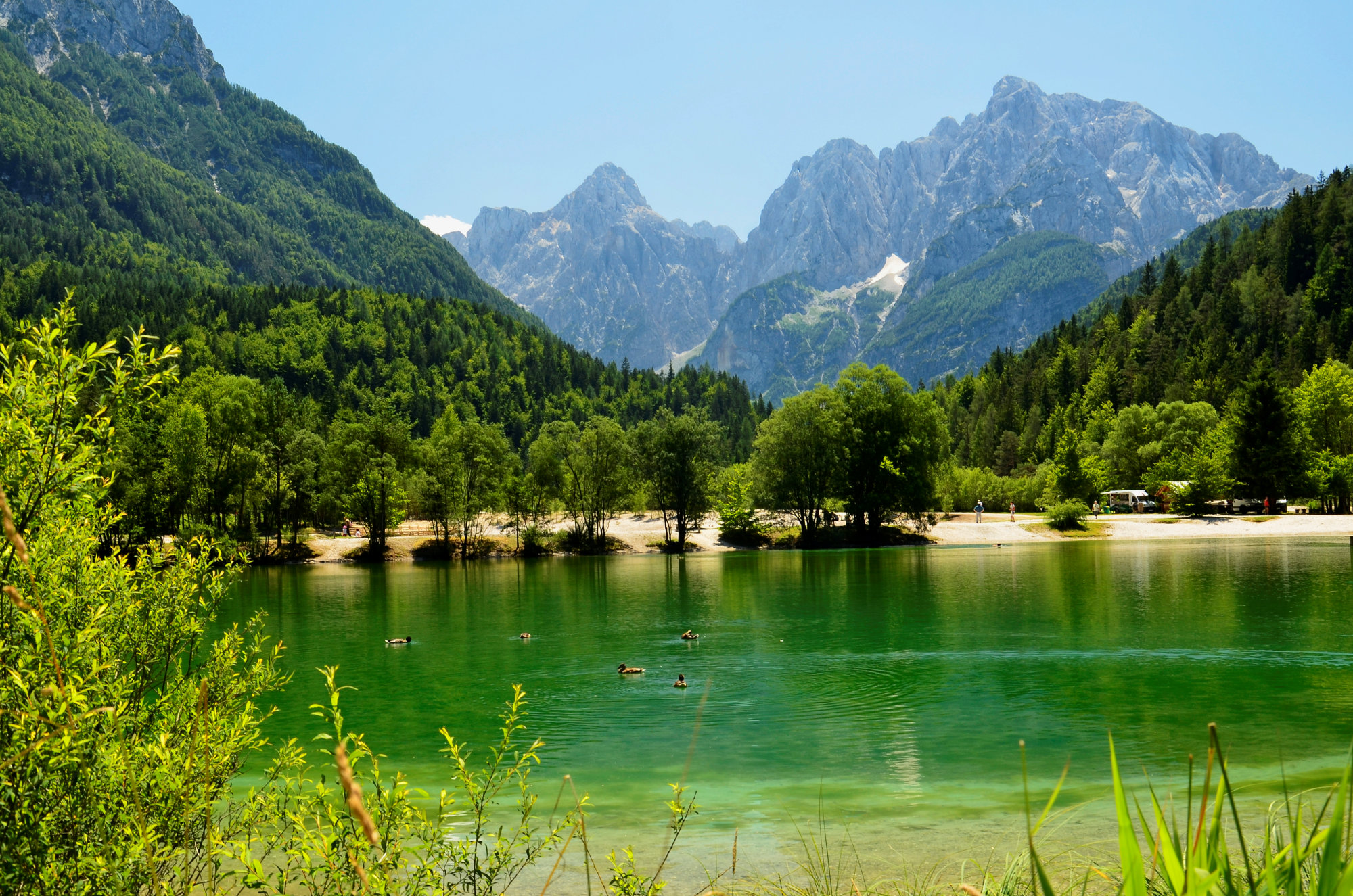 Julijske Alpe poleti — Jezero Jasna